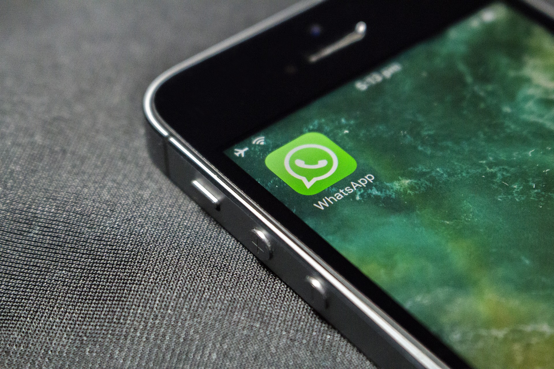 "无广告" 到推广告！Meta 收购后，WhatsApp 初心彻底崩塌