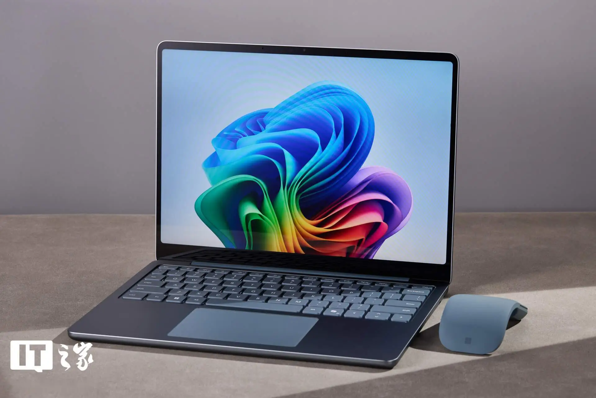 WhatsApp_Surface Laptop 13 英寸版 评测 _ 微软 Surface Laptop 13 性能 