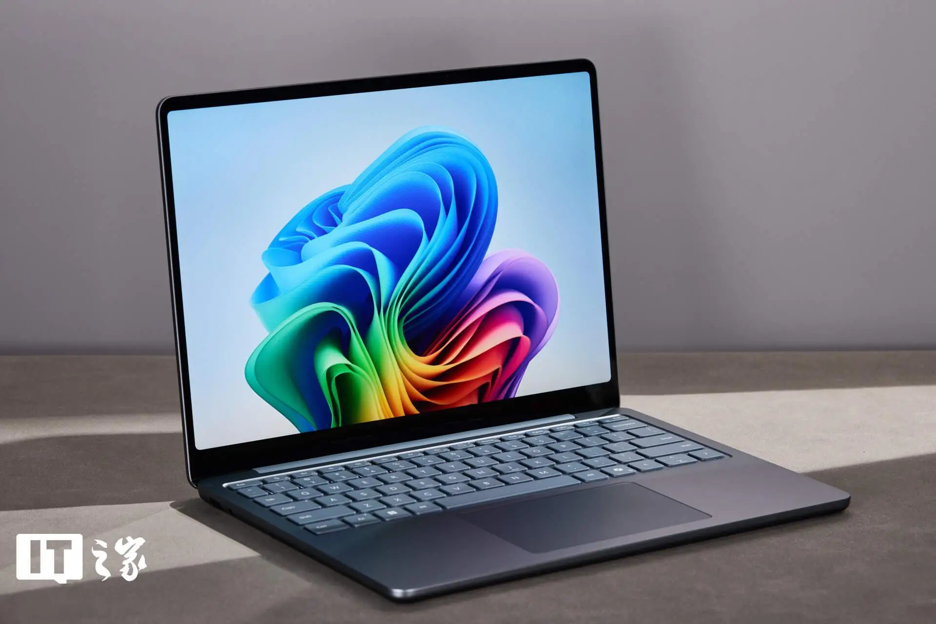Surface Laptop 13 英寸版 评测 _WhatsApp_ 微软 Surface Laptop 13 性能 